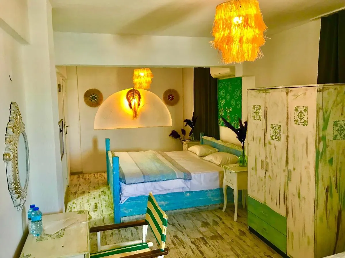 Hotel Barba Urla 2*,