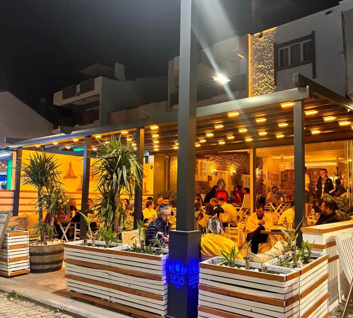 Hotel Barba Urla 2*,